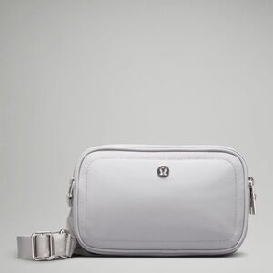 NWOT lululemon crossbody camera bag 2L